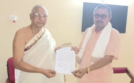 భద్రాచలంలోరామ నారాయణ, ఆస్థాన పండితుని వివాదాల గురించి సీత డైరెక్టర్ దృష్టికి తెచ్చిన గాయత్రిబ్రాహ్మణ సేవాసంఘం. 