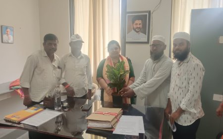 నూతన ఏ డి ని కలిసిన రాజోలి చేనేత కార్మికులు
