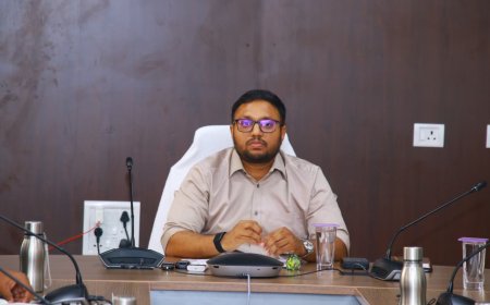 బడిబాటలో 20శాతం అదనపు నమోదు సాధించాలి: జిల్లా కలెక్టర్ తేజస్ నంద్ లాల్ పవార్