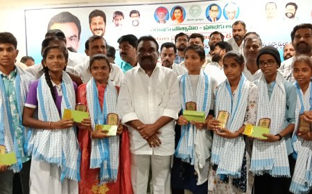 విద్యార్థులు  ఉన్నత లక్ష్యం ఎంచుకోవాలి