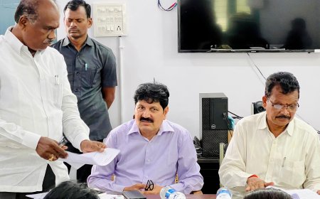 భద్రాచలం పాలకవర్గం సమావేశంలో పాల్గొన్న స్థానిక ఎమ్మెల్యే డాక్టర్ తెల్లం వెంకట్రావు.