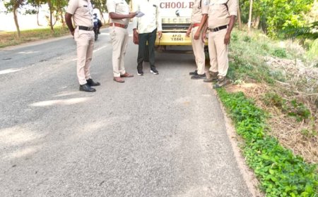 ప్రైవేట్ స్కూల్ బస్సులను అకస్మితానికి రవాణా శాఖ అధికారులు.
