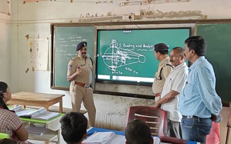 బడిపంతులుగా మారిన ఎస్పీ నరసింహ ఐపీఎస్