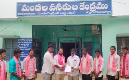 ప్రైవేట్ స్కూళ్ల దోపిడీని అరికట్టాలి