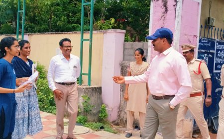 నీట్ పరీక్ష కేంద్రాన్ని సందర్శించిన ఎస్పీ నరసింహ