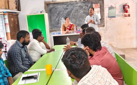 కళాశాలను ఆకస్మిక తనిఖీ చేసిన జిల్లా విద్యాధికారిణి