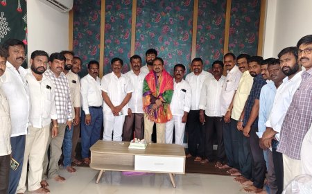 ఘనంగా  డాక్టర్ వూర రామ్మూర్తి యాదవ్ జన్మదిన వేడుకలు