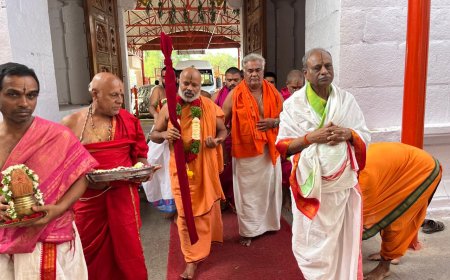 శ్రీ తిమ్మప్ప స్వామిని దర్శించుకున్న అక్షోభ్య తీర్థ మఠ పీఠాధిపతులు