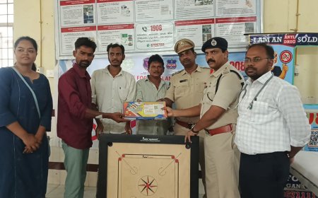 డి అడిక్షన్ సెంటర్ నందు బాధితులకు పండ్లు, క్రీడా సామాగ్రి అందించిన పోలీసులు, డాక్టర్స్.