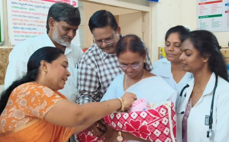 చిన్నారులకు పల్స్ పోలియో చుక్కలు వేయించాలి