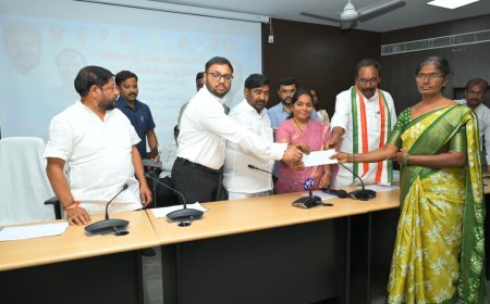 పేదింటి అడబిడ్డల కుటుంబాలకు కల్యాణలక్ష్మి, షాదీముబారక్  చెక్కులను అందించిన