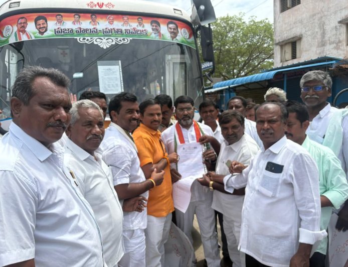రెండవ రోజు ఉదయం మనోపాడ్ మండలంలో కొనసాగిన ప్రజా పాలన - ప్రగతి నివేదిక బస్సు యాత్ర  