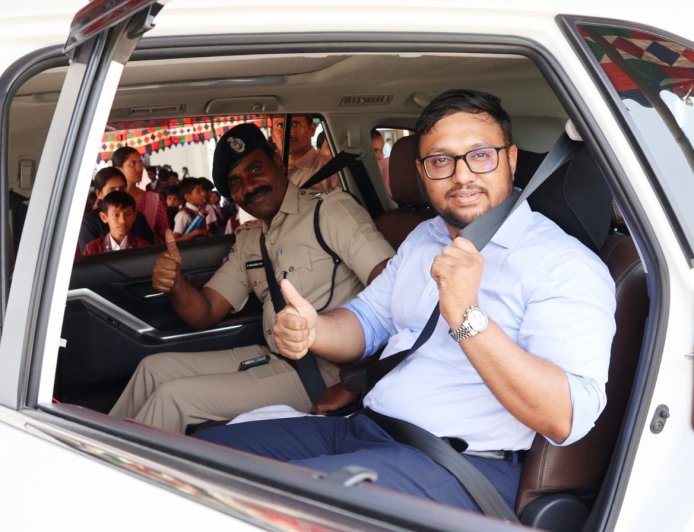 మాస్ క్లాస్ కలగలిపి  డోస్ పెంచిన జిల్లా బాస్