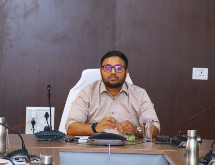 బడిబాటలో 20శాతం అదనపు నమోదు సాధించాలి: జిల్లా కలెక్టర్ తేజస్ నంద్ లాల్ పవార్