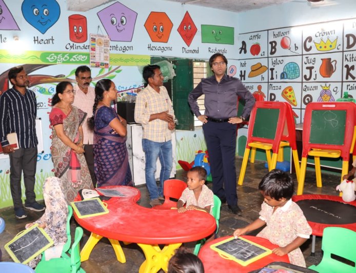 పాఠశాలలు, అంగన్‌వాడీ కేంద్రాల్లో హాజరు శాతం పెంచాలి