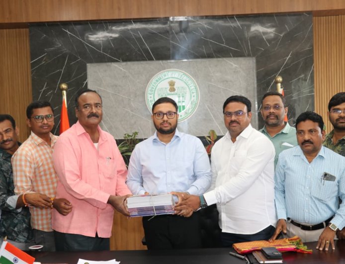సూర్యాపేట జిల్లా కలెక్టర్ తేజస్ నందలాల్ పవార్ కి హృదయపూర్వక అభినందనలు