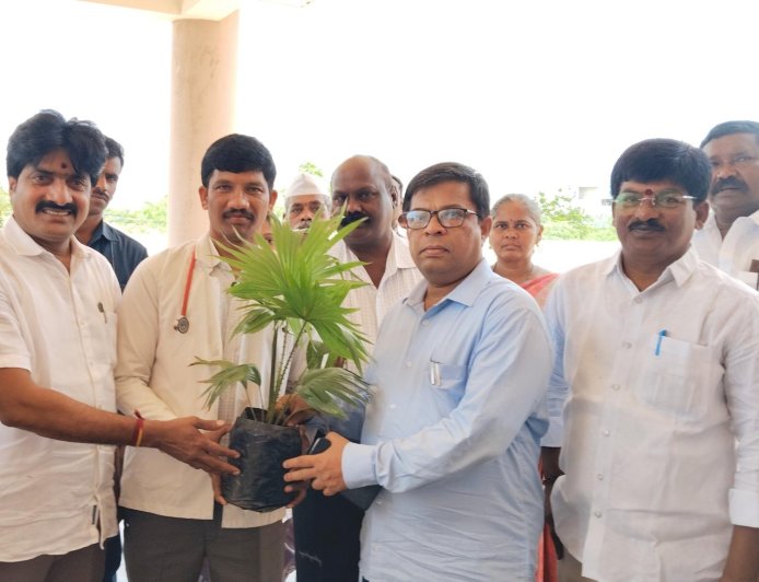 వంద పడకల ఆసుపత్రిలో అన్ని రకాల వైద్య సేవలు అందించాలి