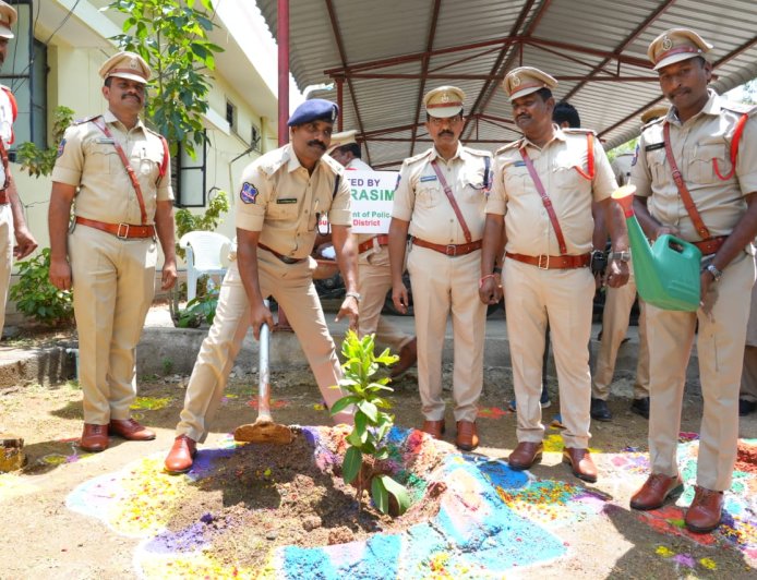 సూర్యాపేట ఒకటో పట్టణ పోలీస్ స్టేషన్‌ను వార్షిక తనిఖీ చేసిన జిల్లా ఎస్పీ నరసింహ