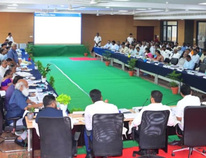 సాగునీటి ప్రాజెక్టుల భూసేకరణ ప్రక్రియను వేగవంతం చేయాలి