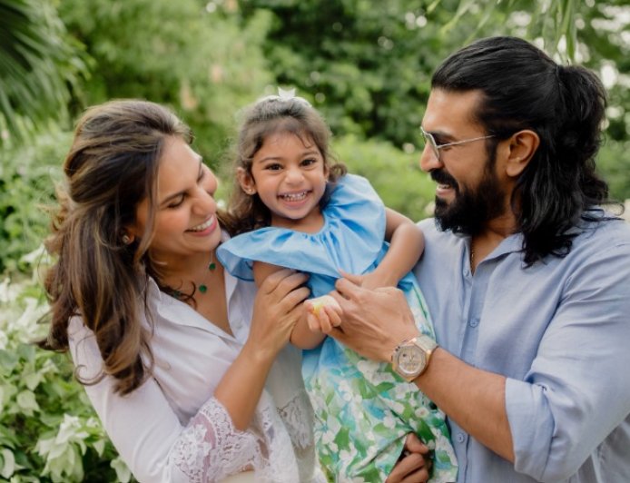 ఎట్టకేలకు క్లిన్‌కార ఫేస్ రివీల్ చేసిన రామ్ చరణ్ -ఉపాసన దంపతులు.