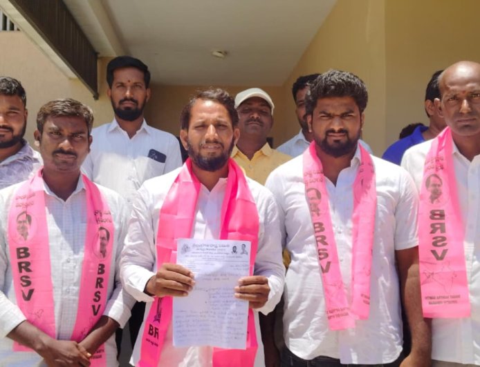 ప్రైవేటు స్కూళ్లలో అధిక ఫీజులను నియంత్రించాలి