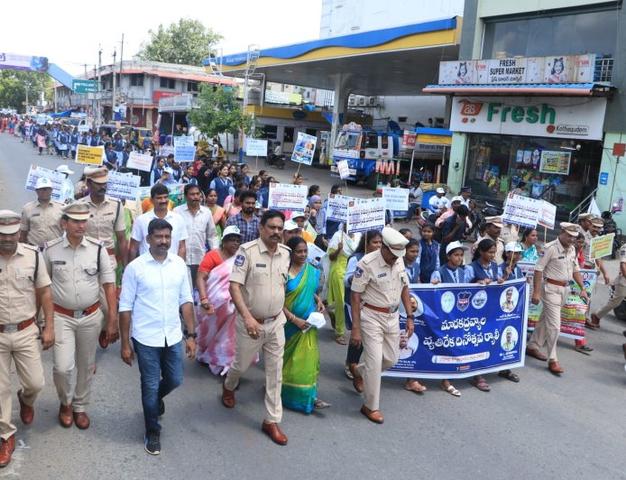 జన సంద్రంలా సాగిన మాదకద్రవ్యాల నిర్మూలన ర్యాలీ