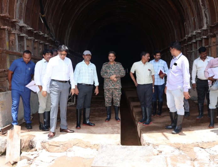 యాతాలకుంట టన్నెల్ పనులను పరిశీలించిన ఉమ్మడి ఖమ్మం జిల్లా కలెక్టర్లు 