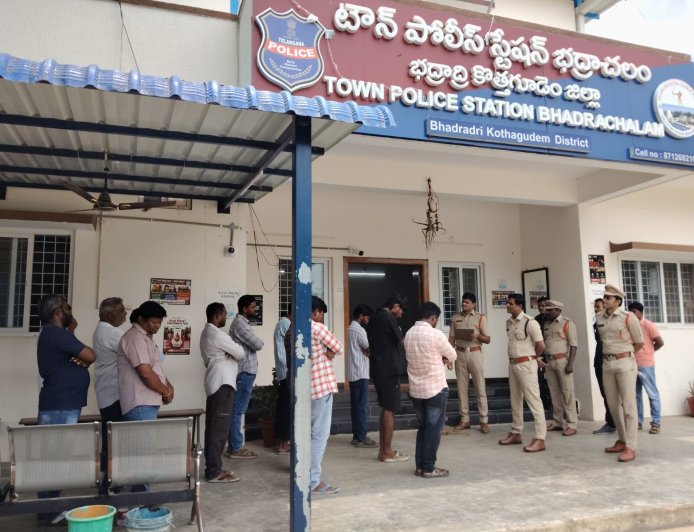 పద్ధతి మార్చుకోండి  లేదంటే చట్టపరంగా కఠిన చర్యలు తప్పవు రౌడీషీటర్లకు డీఎస్పీ అరుణ్ కుమార్ కౌన్సిలింగ్