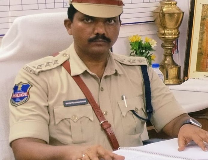 సంఘాల పేరుతో విద్యాసంస్థలను ఇబ్బంది పెట్టవద్దు