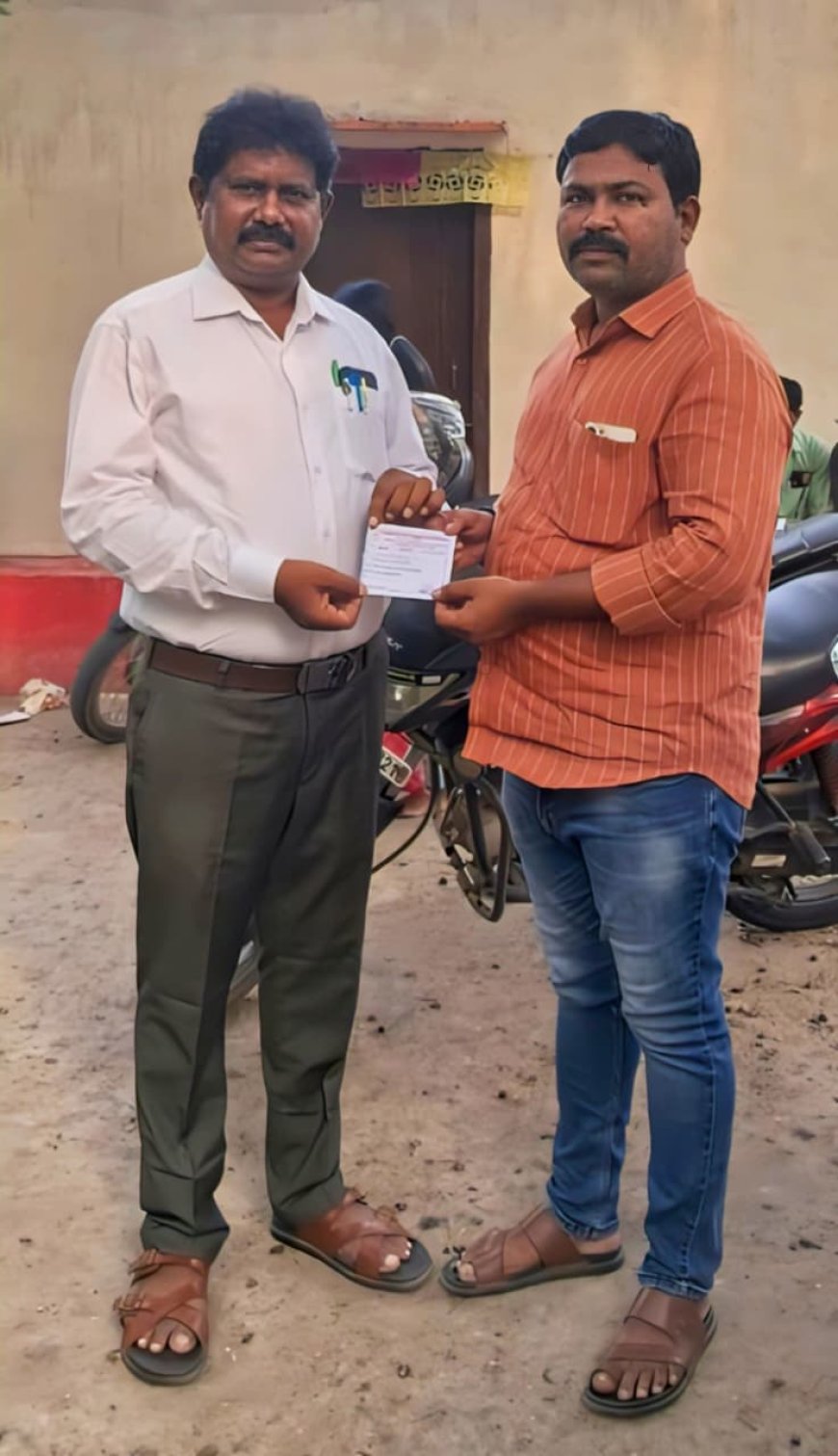 టీయూడబ్ల్యూజే ఐజేయు సభ్యత్వం స్వీకరించిన సీనియర్ జర్నలిస్టు నరేందర్