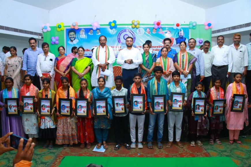 మాస్ క్లాస్ కలగలిపి  డోస్ పెంచిన జిల్లా బాస్