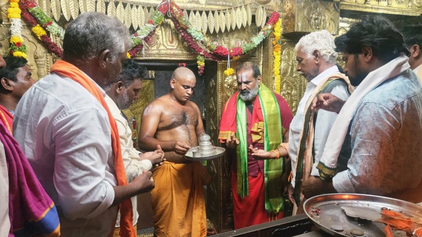 జిల్లా అధ్యక్షుడిగా మళ్లీ ఏకగ్రీవంగా చక్రవర్తి చార్యులు ఎన్నుకున్న అర్చకులు