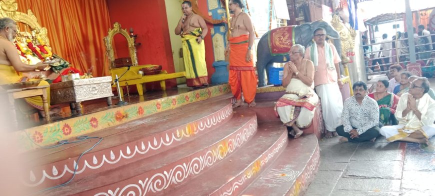 భద్రాచలంలోరామ నారాయణ, ఆస్థాన పండితుని వివాదాల గురించి సీత డైరెక్టర్ దృష్టికి తెచ్చిన గాయత్రిబ్రాహ్మణ సేవాసంఘం. 
