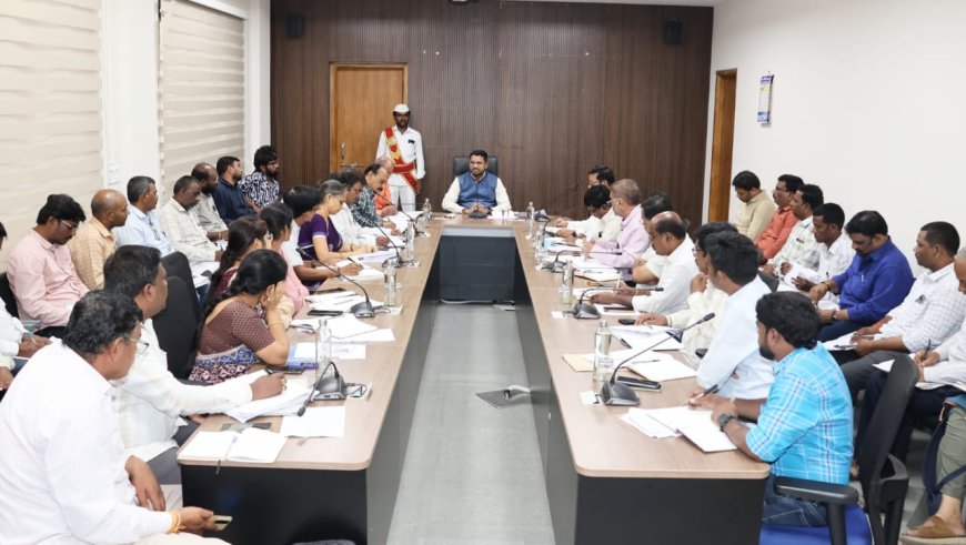ప్రాజెక్టులకు అవసరమైన భూ సేకరణ ప్రక్రియను వేగవంతం చేయాలి