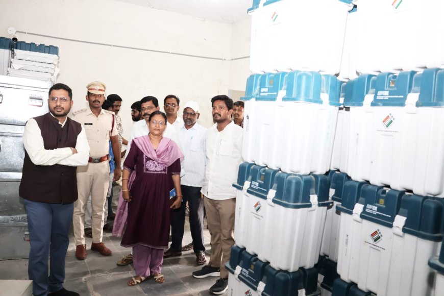 ఈవీఎం గోడౌన్ ను పరిశీలించిన  జిల్లా కలెక్టర్ రిజ్వాన్ బాషా షేక్