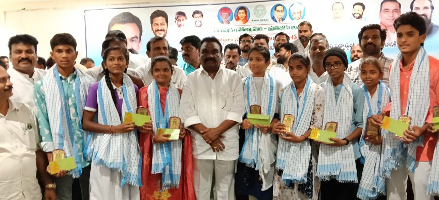 విద్యార్థులు  ఉన్నత లక్ష్యం ఎంచుకోవాలి