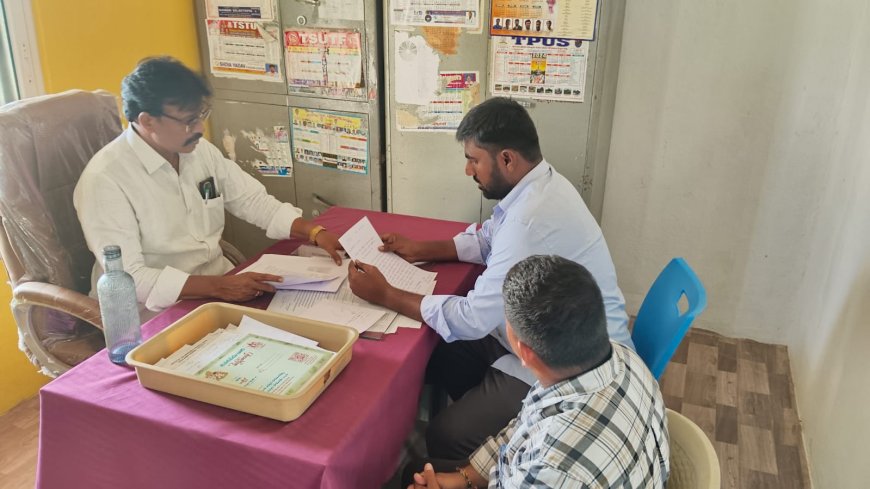 అయిజలో నిబంధనలు ఉల్లంఘించిన ప్రైవేట్ పాఠశాలల బస్సులు సీజ్