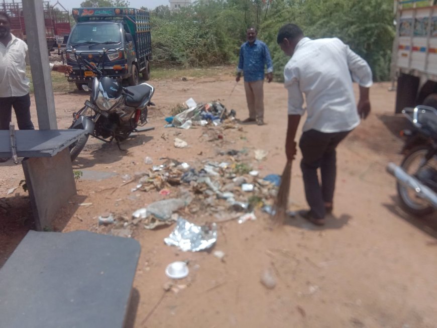 అపరిశుభ్రంగా మారిన పట్టించుకోని అధికారుల.