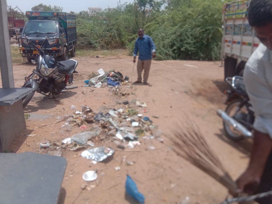 అపరిశుభ్రంగా మారిన పట్టించుకోని అధికారుల.