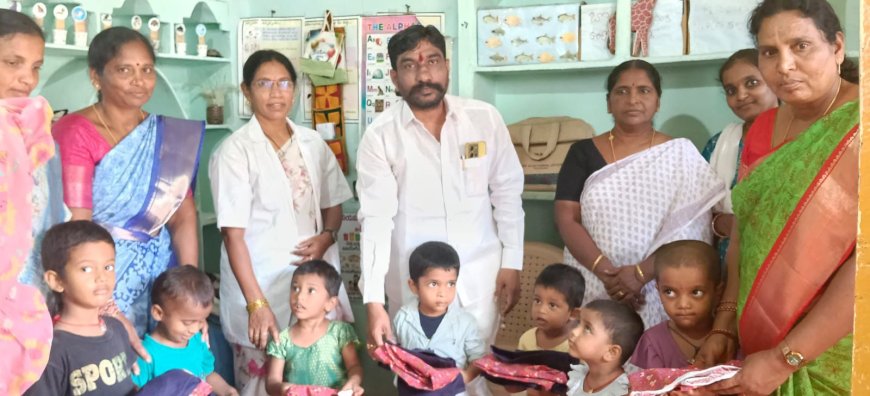 32వ వార్డు శ్రీరాంనగర్ అంగన్వాడీ కేంద్రంలో పౌష్టికాహారం, స్కూల్ యూనిఫామ్స్ పంపిణీ