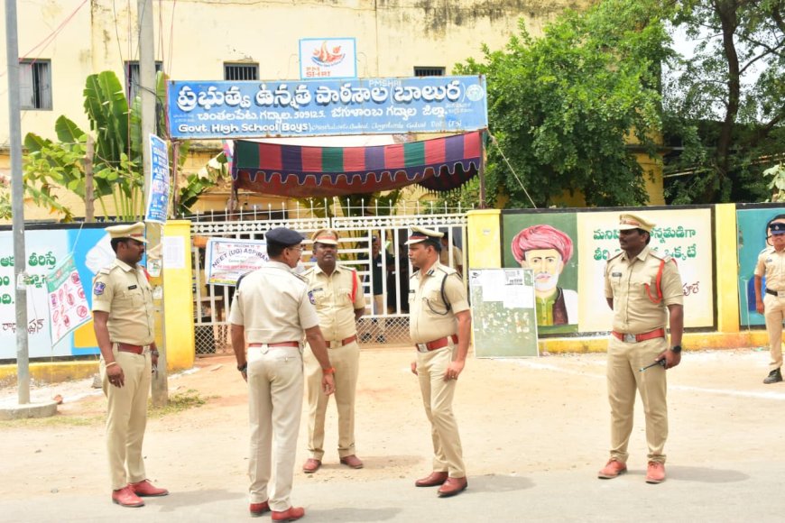  గద్వాల్‌లో NEET పరీక్షలకు కట్టుదిట్టమైన భద్రత ఏర్పాట్లు 