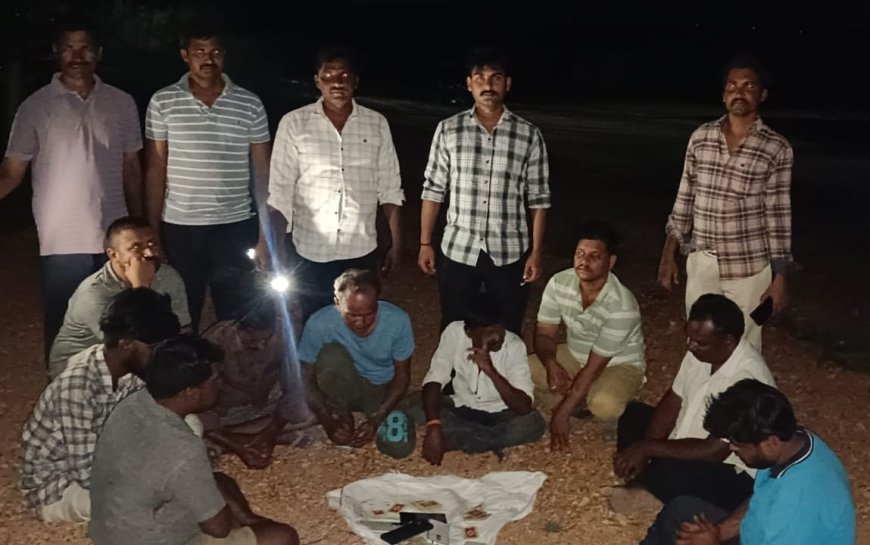 అయిజలో పేకాట స్థావరంపై దాడి