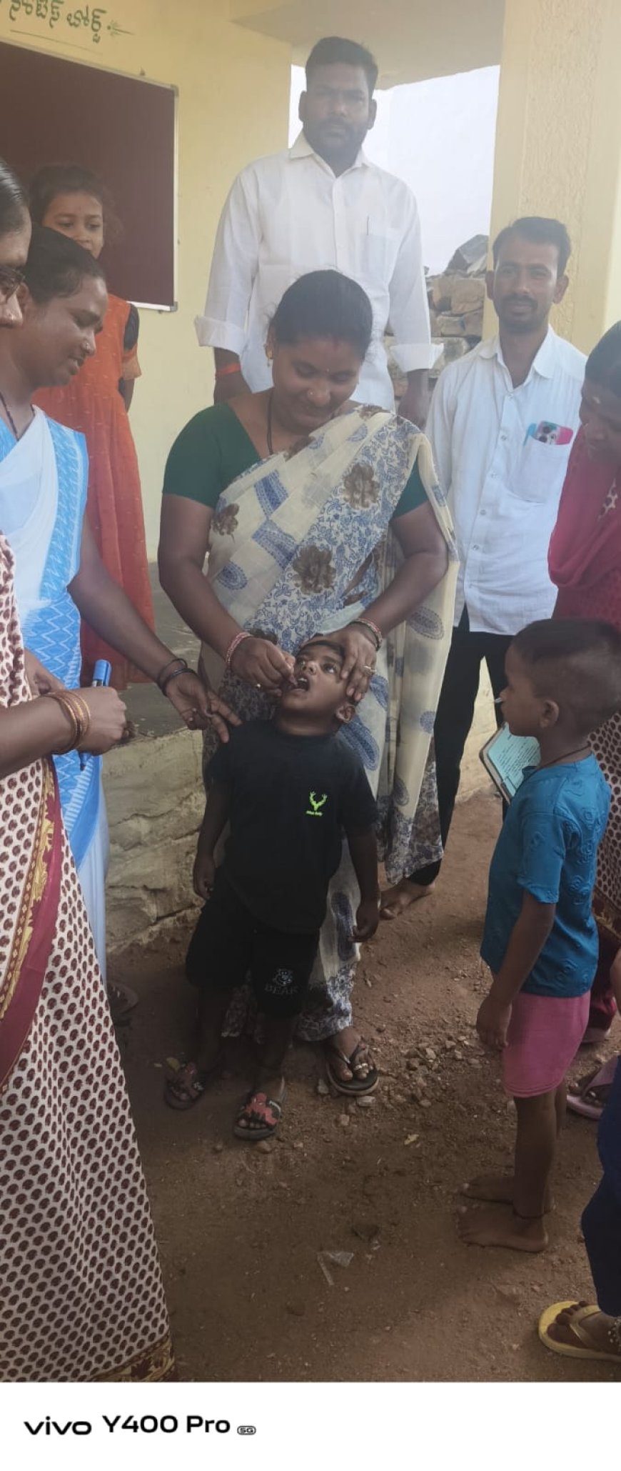 పల్స్ పోలియో ప్రారంభించిన. గ్రామ సర్పంచ్.