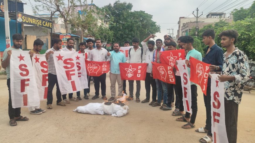 ప్రయివేట్ విద్యా సంస్థలకు కొమ్మకాస్తున్న deo ను సస్పెండ్ చేయాలి 