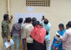 పట్టదారులతో సందడిగా మారిన గద్వాల తహసీల్దార్ కార్యాలయం.