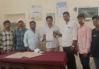 ఎంఇఒకు వినతిపత్రం అందజేసిన సర్పంచ్