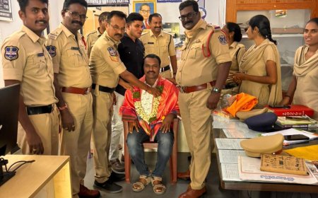 బదిలీపై వెళ్తున్న రైటర్ బజార్ కి ఘన సన్మానం..