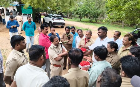 జిల్లా రవాణా శాఖ అధికారిని కలిసిన బి.ఆర్.టి.యు జిల్లా పట్టణ ఆటో కార్మిక నాయకులు