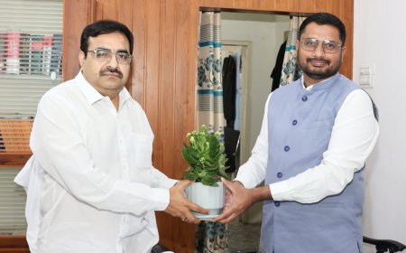 జిల్లా ప్రధాన న్యాయమూర్తికి శుభాకాంక్షలు తెలిపిన కలెక్టర్.