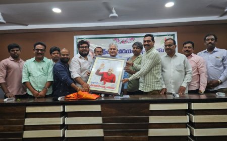 వృత్తి గౌరవాన్ని నిలబెట్టుకున్న వారే నిజమైన జర్నలిస్టులు